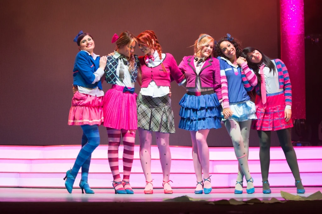 Le interpreti del Winx Club Musical Show sul palco